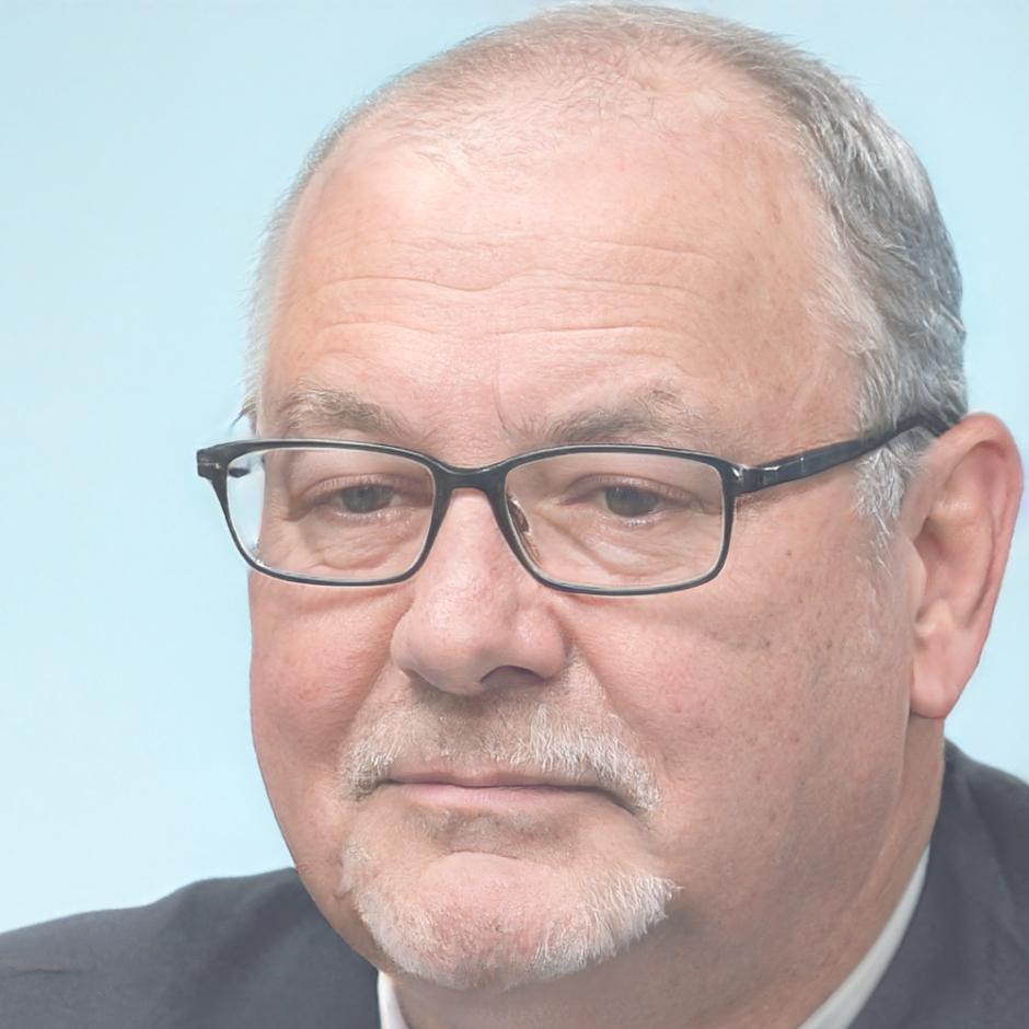Financial planning expert available for consultation